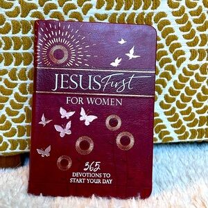 ✨NWT Jesus First For Women Devotional ❤️